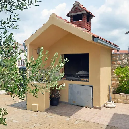 Apartment Ana-3 * Pirovac